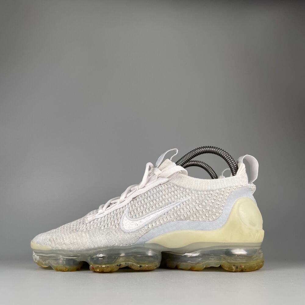 Nike Air VaporMax 2021 Flyknit Women's 7 White Pure Platinum Running Sneaker GUC
